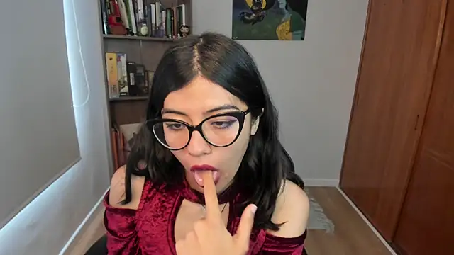 valerie  skyy online show from December 15, 2025, 1:28 pm