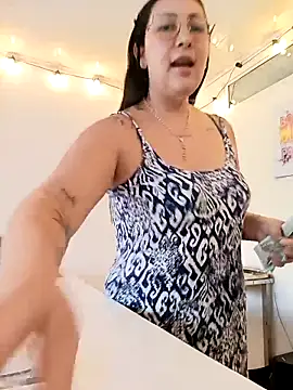 my-kitty online show from December 17, 2025, 10:37 pm