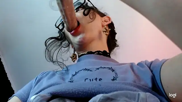 Kizzuky online show from February 4, 2025, 2:49 am