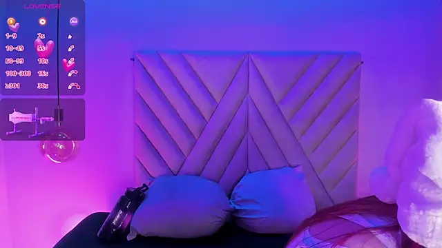 EmmaSwift  online show from December 15, 2025, 3:01 am