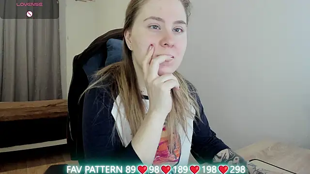 Snapshot of Olivia_Munk chatting on March 19, 2025, 3:41 am Olivia Munk online show from March 19, 2025, 3:41 am