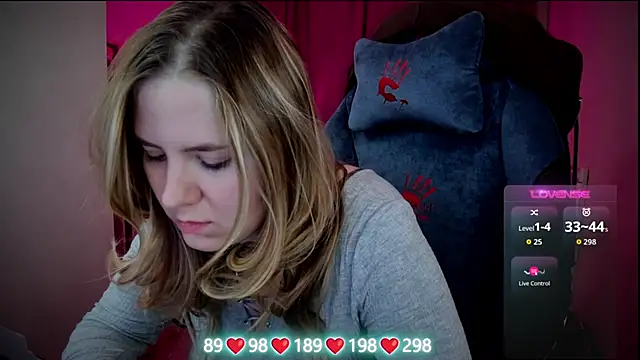 Snapshot of Olivia_Munk chatting on November 27, 2025, 4:35 am Olivia Munk online show from November 27, 2025, 4:35 am