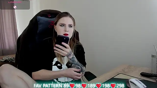 Snapshot of Olivia_Munk chatting on March 20, 2025, 7:58 am Olivia Munk online show from March 20, 2025, 7:58 am