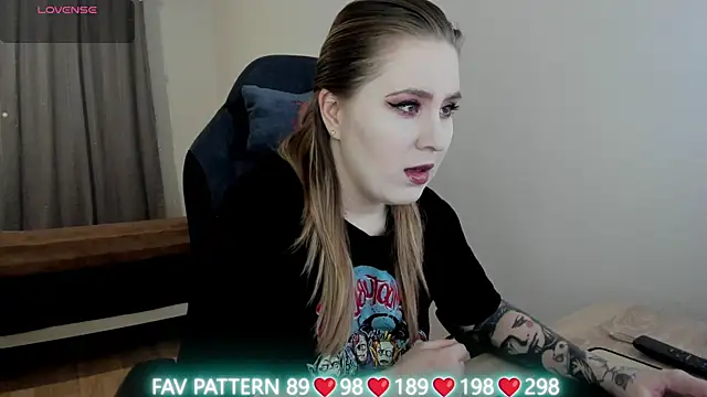 Snapshot of Olivia_Munk chatting on March 15, 2025, 3:29 am Olivia Munk online show from March 15, 2025, 3:29 am