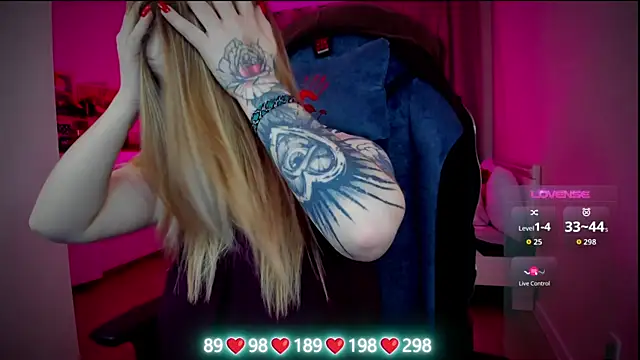 Snapshot of Olivia_Munk chatting on November 11, 2025, 4:51 am Olivia Munk online show from November 11, 2025, 4:51 am