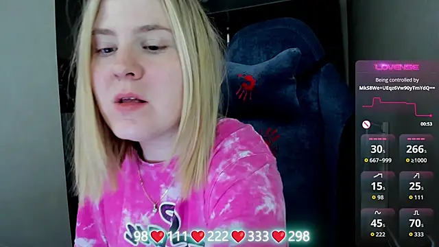 Olivia Munk online show from April 15, 2026, 3:45 am