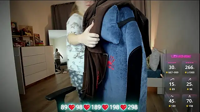 Snapshot of Olivia_Munk chatting on December 16, 2025, 3:44 am Olivia Munk online show from December 16, 2025, 3:44 am