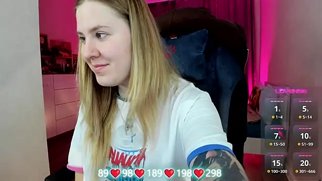 Snapshot of Olivia_Munk chatting on December 23, 2025, 4:01 am Olivia Munk online show from December 23, 2025, 4:01 am