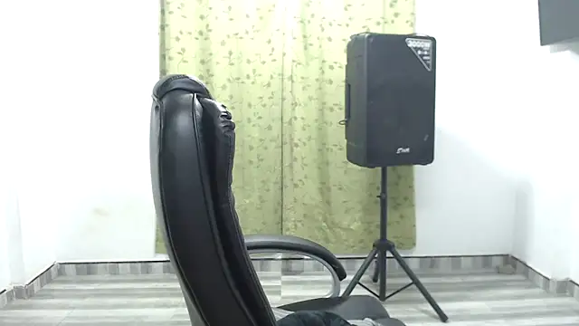 LAURA CRAIZY online show from March 18, 2026, 3:09 am