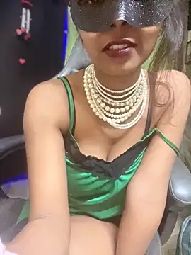 Snapshot of PARI_Hun chatting on February 24, 2026, 3:35 pm PARI Hun online show from February 24, 2026, 3:35 pm