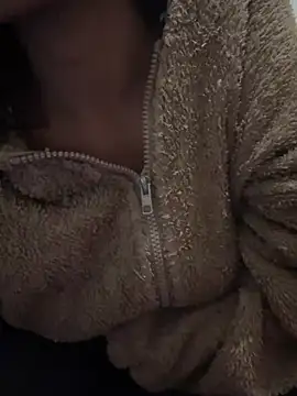 Snapshot of PARI_Hun chatting on January 1, 2025, 5:11 am PARI Hun online show from January 1, 2025, 5:11 am