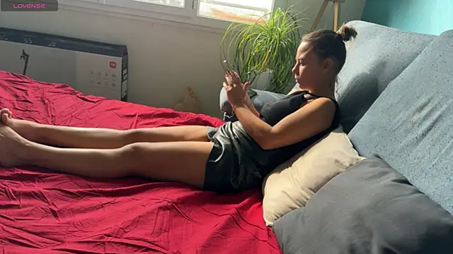 BabyNila online show from March 12, 2025, 1:51 pm