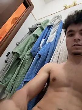 Snapshot of giovanni5281 chatting on February 24, 2026, 8:04 am giovanni5281 online show from February 24, 2026, 8:04 am