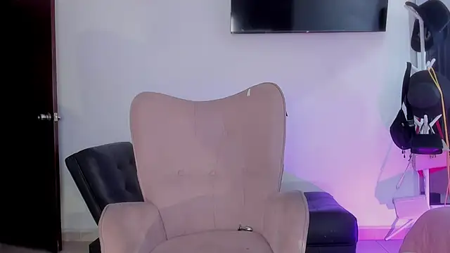 Snapshot of selene_king2 chatting on September 24, 2025, 2:23 pm selene king2 online show from September 24, 2025, 2:23 pm