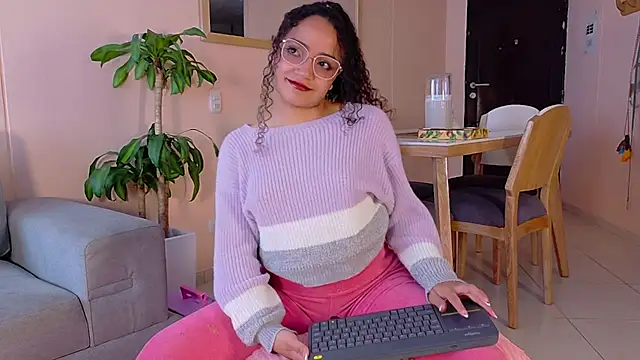 DAHLIA BROWNIE online show from April 23, 2026, 8:43 pm