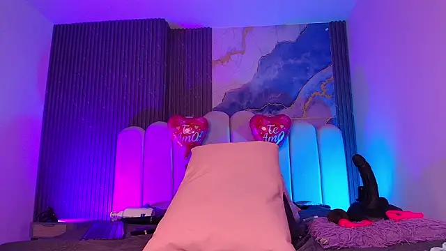 jones maddy  online show from February 17, 2026, 12:02 pm