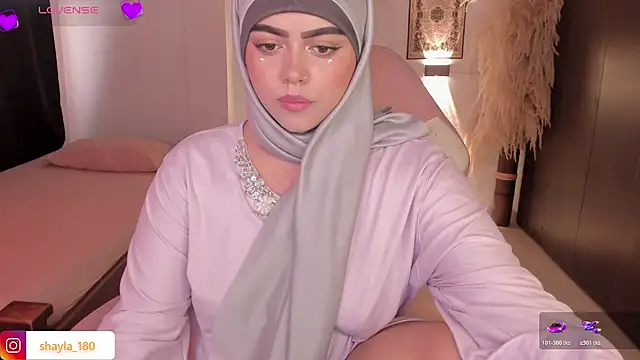 shayla 18 online show from November 7, 2025, 9:41 pm