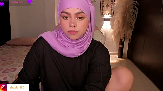 shayla 18 online show from September 19, 2025, 1:42 am