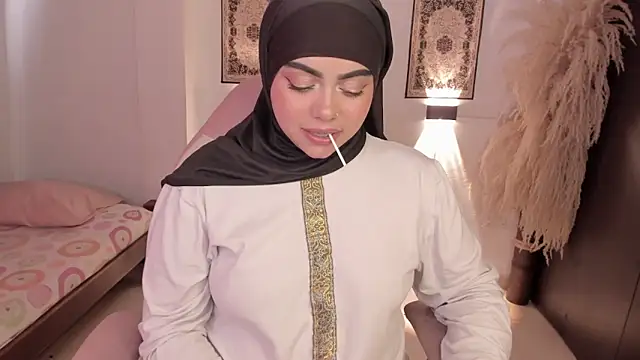 shayla 18 online show from April 20, 2026, 7:59 pm