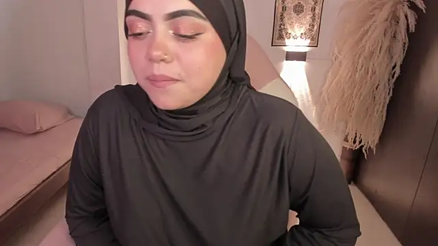 shayla 18 online show from April 16, 2026, 9:39 pm