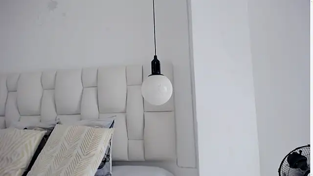 tiffany  pink online show from October 7, 2025, 9:05 pm