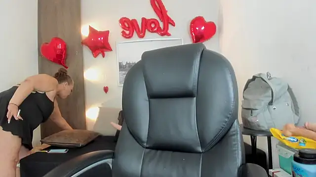 Snapshot of Cheryl_JONES chatting on February 24, 2026, 5:52 am Cheryl JONES online show from February 24, 2026, 5:52 am