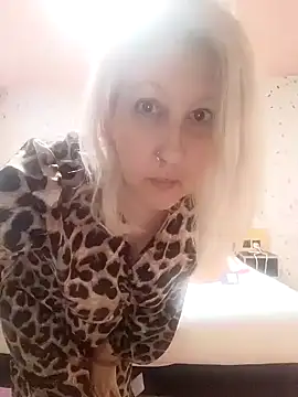 MaggieMoonxxx online show from February 8, 2025, 10:18 am