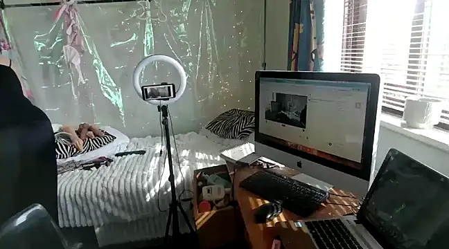 MaggieMoonxxx online show from March 22, 2025, 1:41 pm