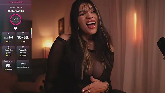 HannahW  online show from December 20, 2025, 12:02 am