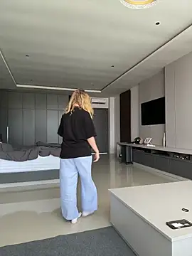 Nura n Sarah online show from September 25, 2025, 4:18 am