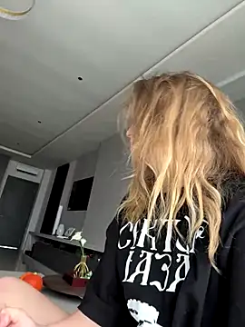 Nura n Sarah online show from November 27, 2025, 5:08 am