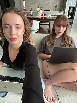 Snapshot of Nura_n_Sarah chatting on February 13, 2026, 5:07 am Nura n Sarah online show from February 13, 2026, 5:07 am