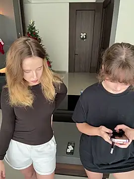 Snapshot of Nura_n_Sarah chatting on February 5, 2026, 5:14 am Nura n Sarah online show from February 5, 2026, 5:14 am