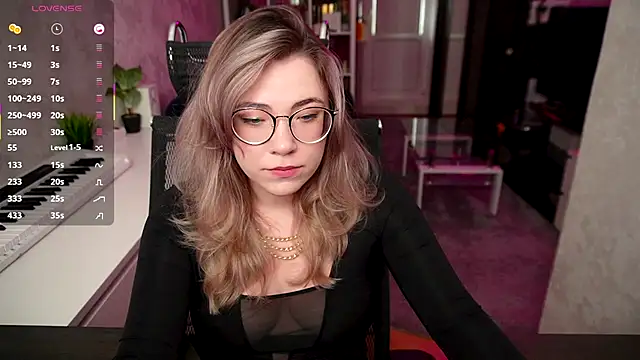 RemyCute online show from October 4, 2025, 12:07 pm