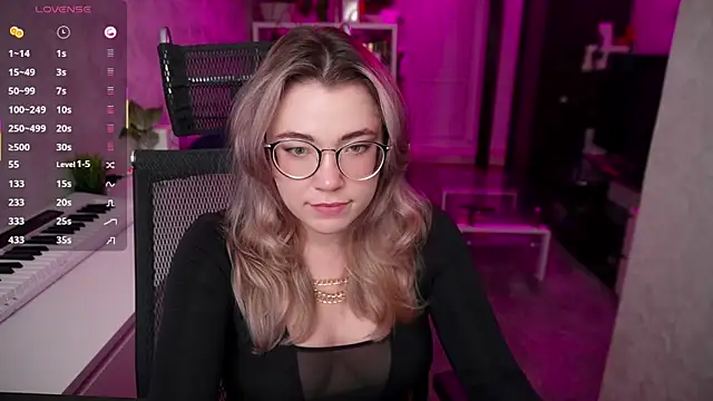 RemyCute online show from September 20, 2025, 8:03 pm