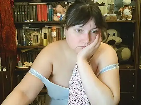 Snapshot of CarrieQPeach chatting on December 16, 2025, 9:19 pm CarrieQPeach online show from December 16, 2025, 9:19 pm