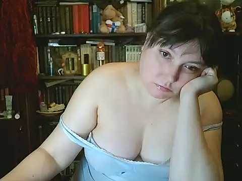 Snapshot of CarrieQPeach chatting on December 13, 2025, 8:04 pm CarrieQPeach online show from December 13, 2025, 8:04 pm