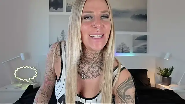 Snapshot of Lara-CumKitten chatting on February 6, 2025, 2:15 pm Lara-CumKitten online show from February 6, 2025, 2:15 pm