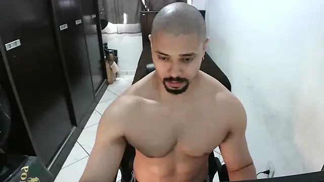 Snapshot of Brian_Aries chatting on October 20, 2025, 3:23 pm Brian Aries online show from October 20, 2025, 3:23 pm