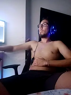 Mateusoliver7 online show from April 8, 2026, 11:39 pm