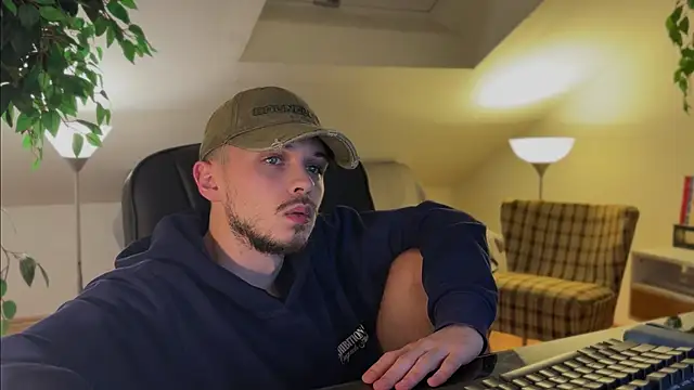 naked psy online show from November 15, 2025, 10:14 pm