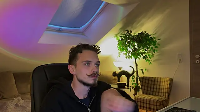 naked psy online show from March 19, 2026, 5:13 pm