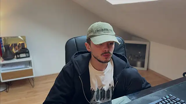 naked psy online show from November 4, 2025, 1:26 pm