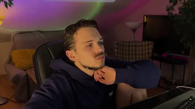 naked psy online show from February 16, 2026, 3:32 pm