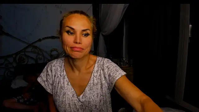 Radmila Queen  online show from July 26, 2026, 9:43 pm