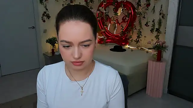 Snapshot of MiracleCurly chatting on February 17, 2026, 4:04 pm MiracleCurly online show from February 17, 2026, 4:04 pm