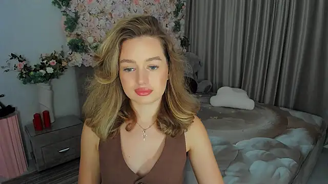 MiracleCurly online show from September 8, 2025, 7:24 pm