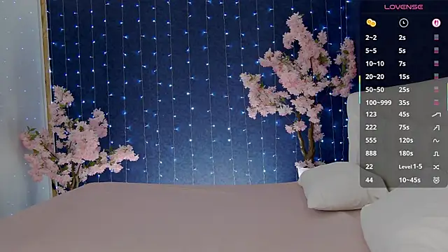 -Mirror-Girl- online show from December 4, 2025, 6:34 am