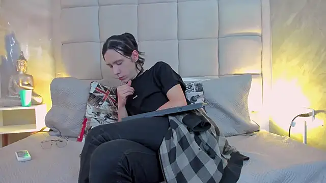 Hecatee 77 online show from October 31, 2025, 8:05 pm