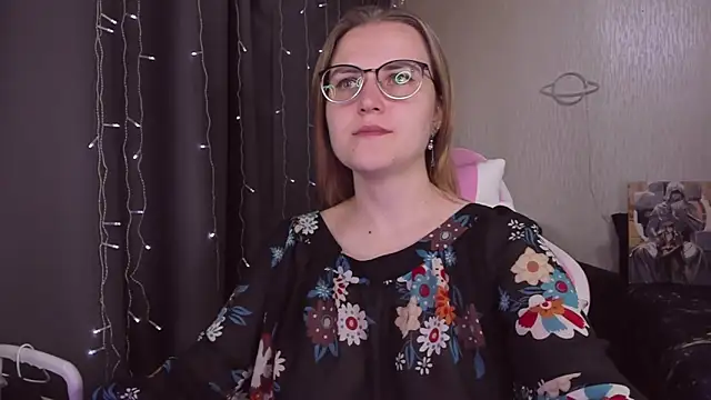 MissBrightShine online show from September 13, 2025, 9:42 am